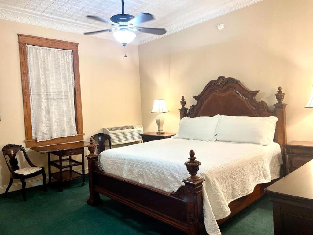 The Eastland Historic Hotel- Imperial Room Екстериор снимка